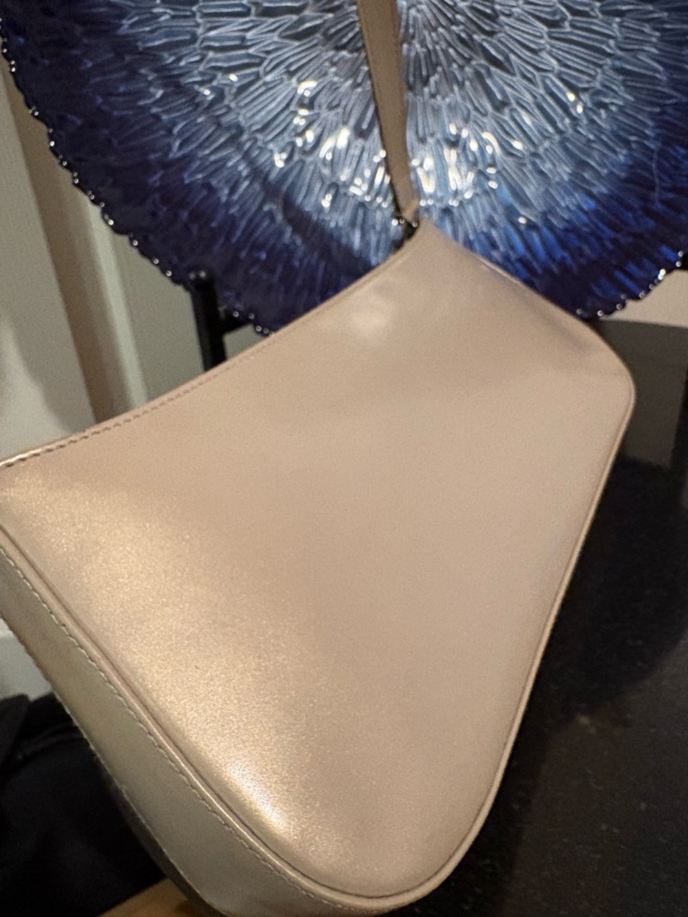 Salvatore Ferragamo Pearlescent Cream Small Shoulder Bag - Picture 4 of 11